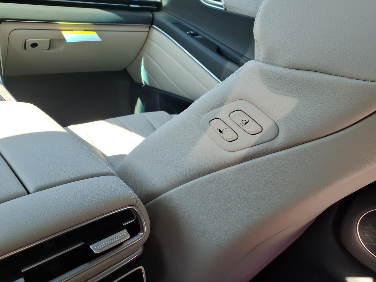 New 2026 Savile Silver Genesis 2.5T SELECT image 16