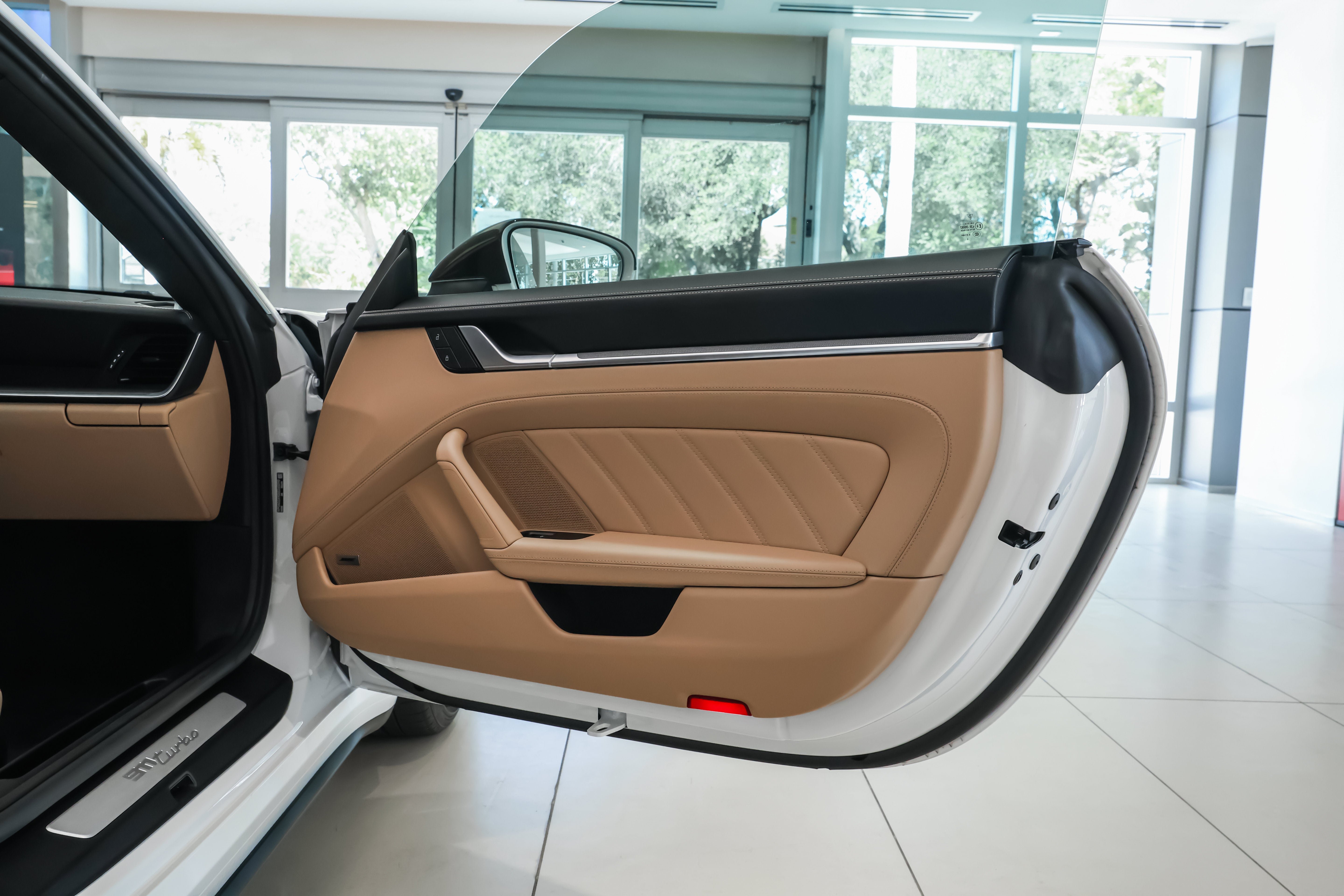 2025 Porsche 911 Turbo - Photo 17