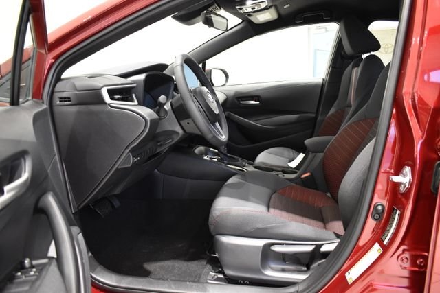 New 2026 Ruby Flare Pearl with Midnight Black Metallic roof <sup>1</sup> Toyota  SE image 3