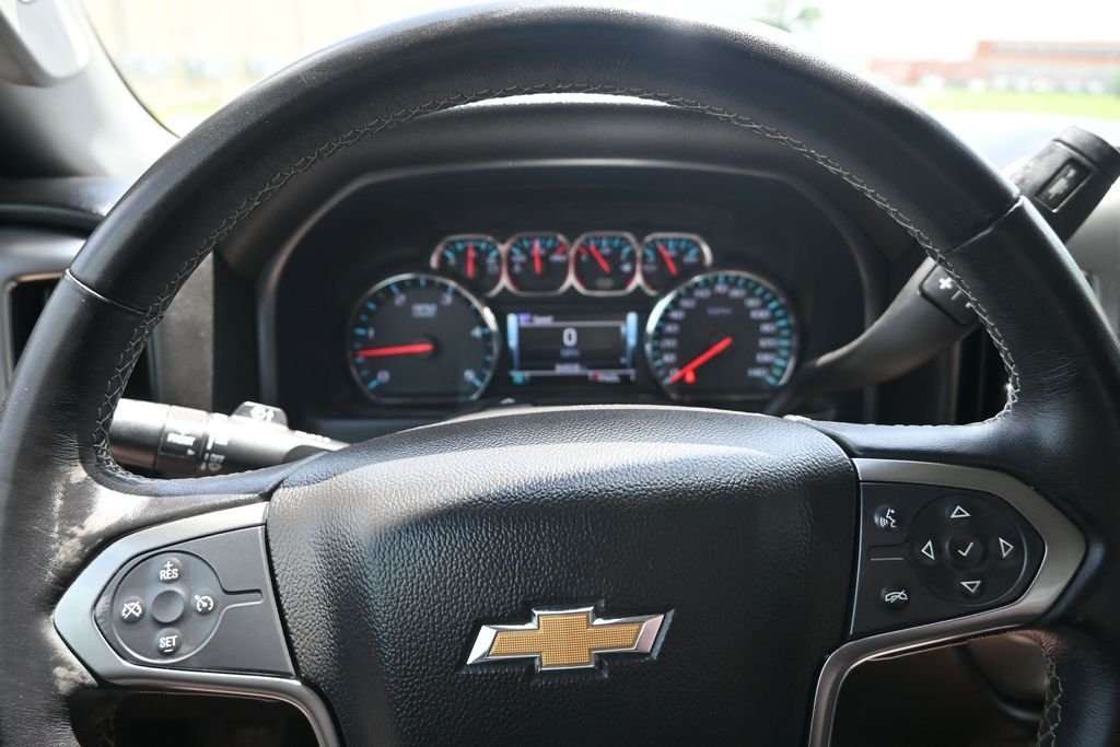 Used 2019 Summit White Chevrolet LT image 17
