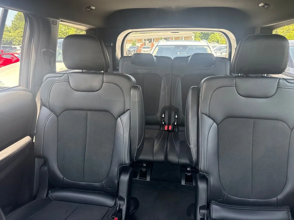 Used 2025 Gray Jeep Altitude image 4