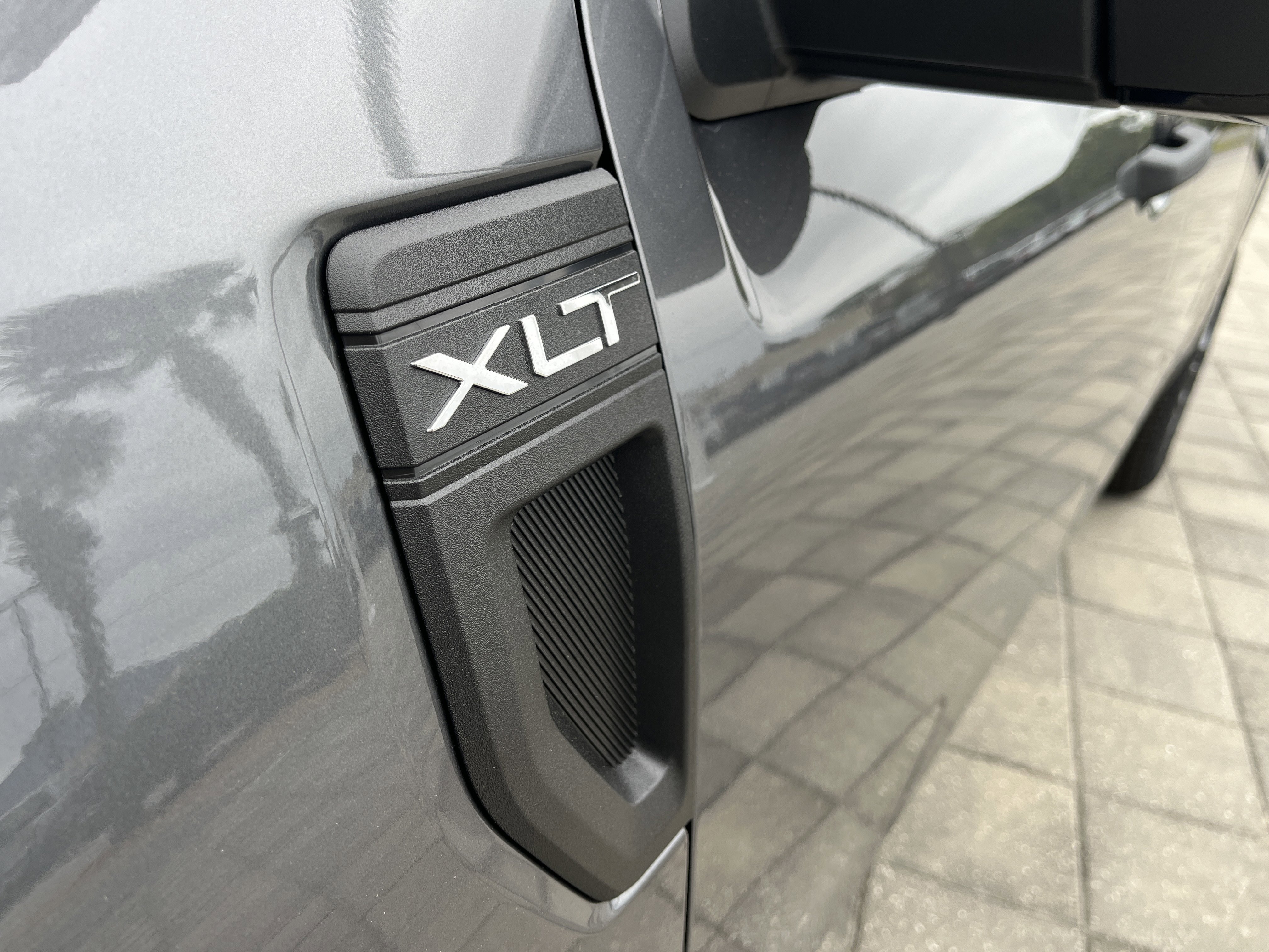 New 2026 Carbonized Gray Metallic Ford XLT image 10