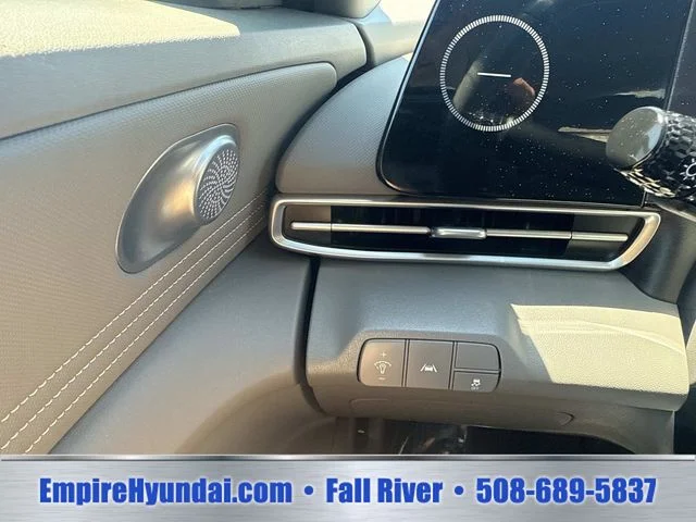 Used 2023  Hyundai SEL image 31