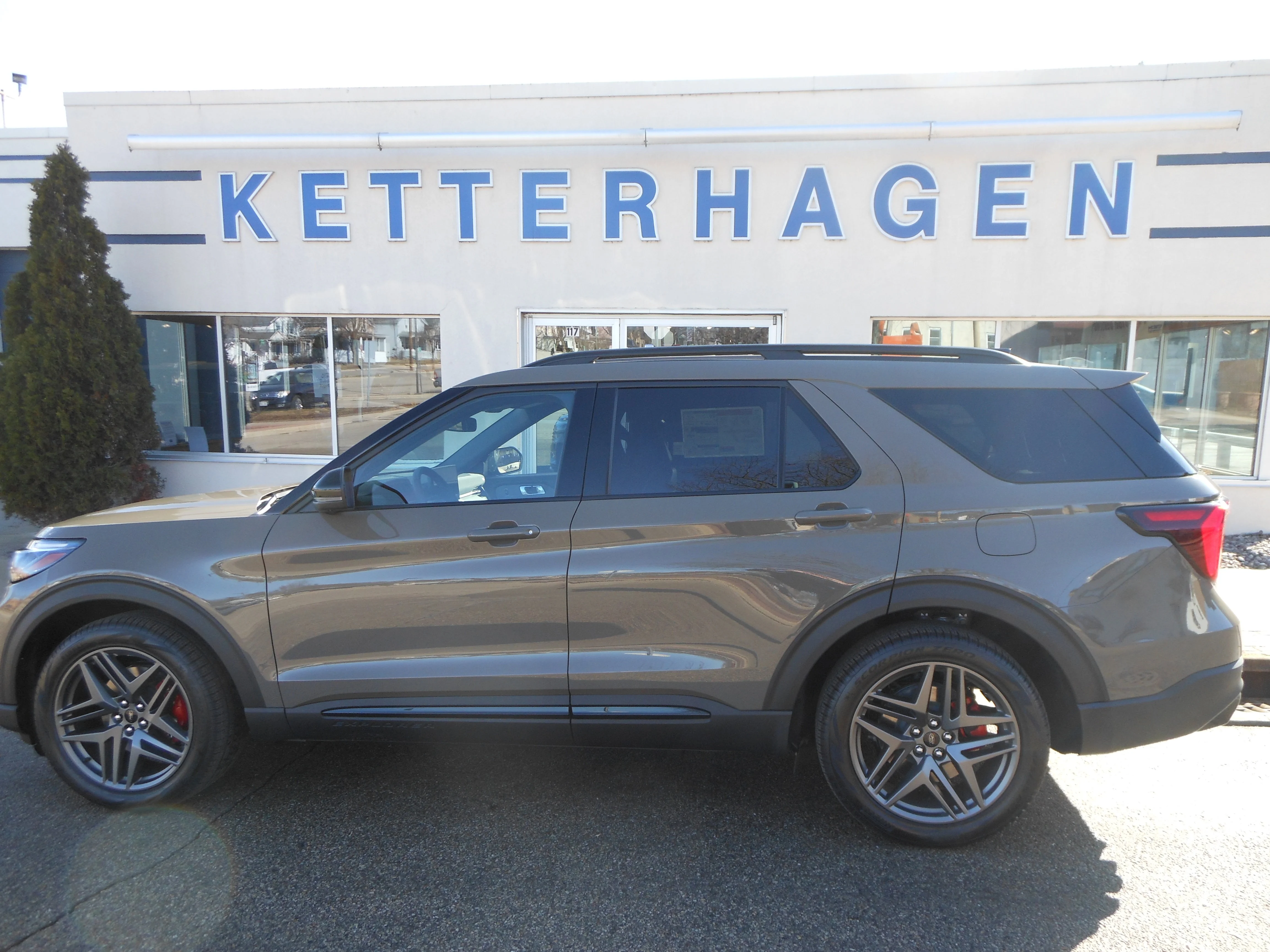 2026 Ford Explorer ST 4WD's photo