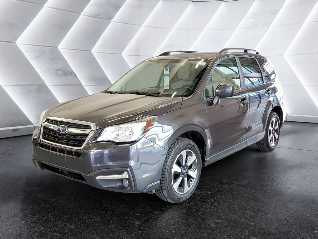 Used 2018 Gray Subaru 2.5i Premium image 3