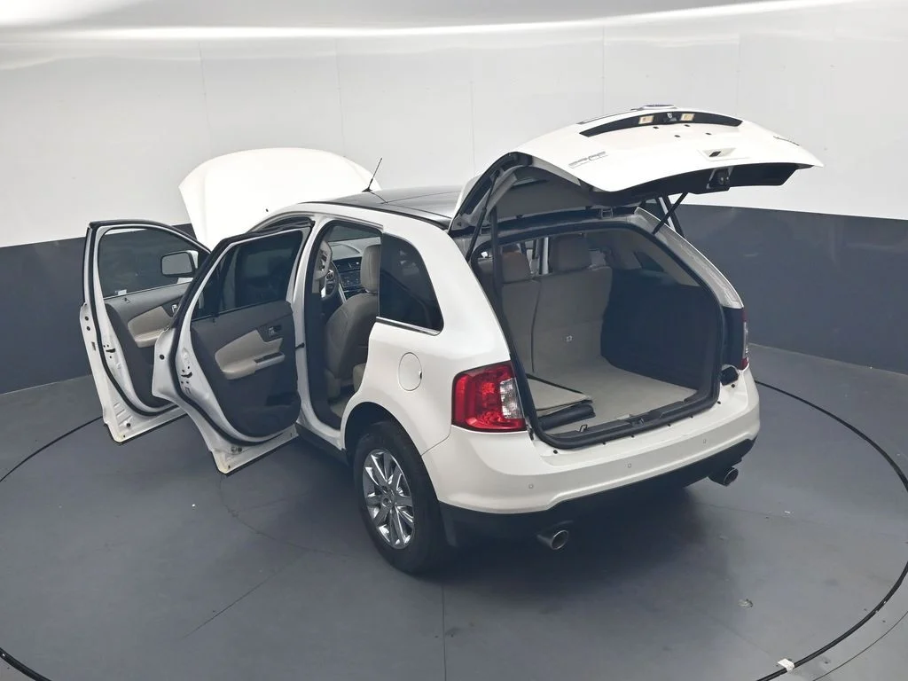 Used 2011 White Platinum Clearcoat Metallic Ford Limited image 48