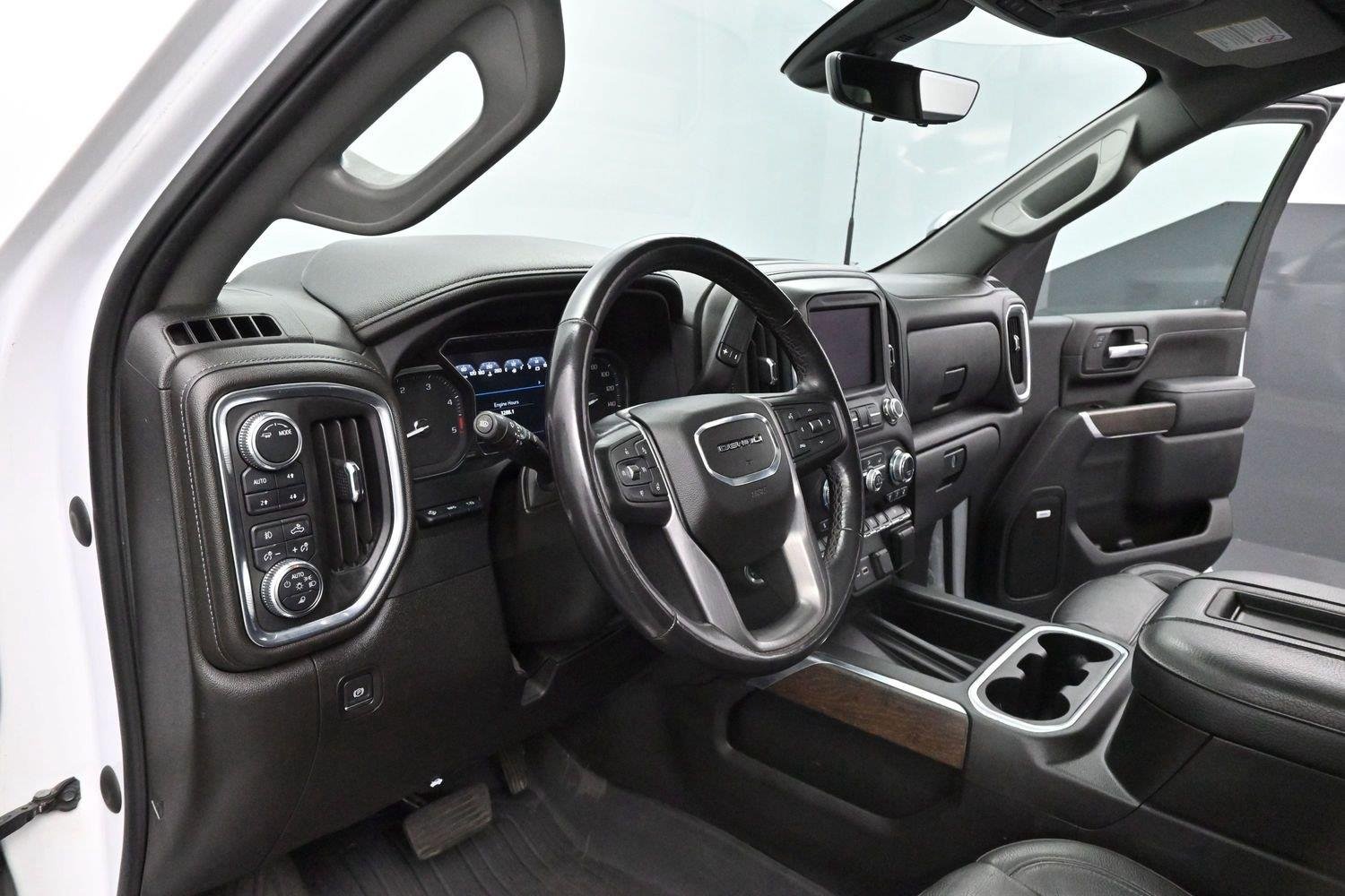 Used 2022 White Frost Tricoat GMC Denali image 13
