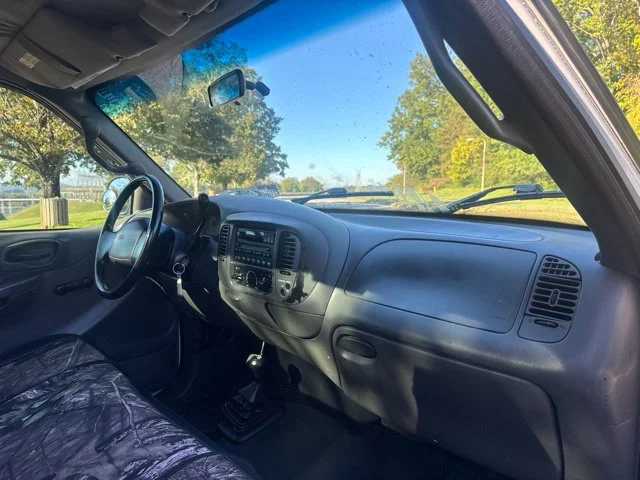 Used 2001 White Ford XL image 11