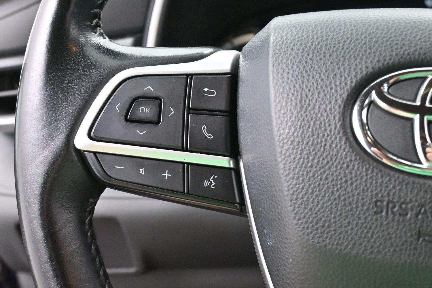 Used 2023 Blue Toyota L image 18