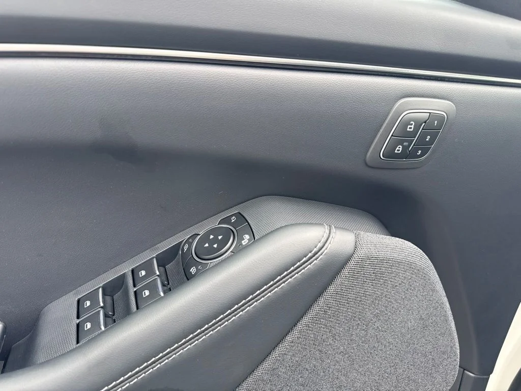 Used 2025 White Ford Premium image 17