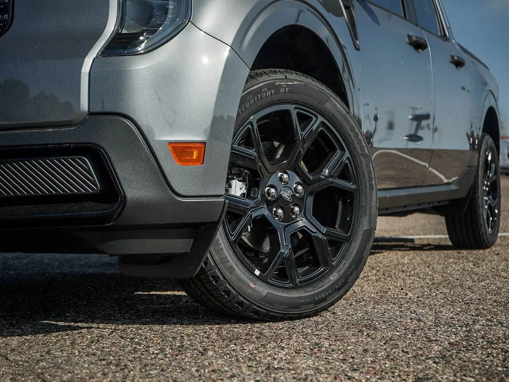 New 2026 Carbonized Gray Metallic Ford XLT image 5