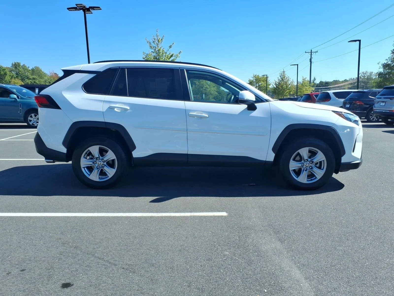 Used 2022  Toyota XLE image 10