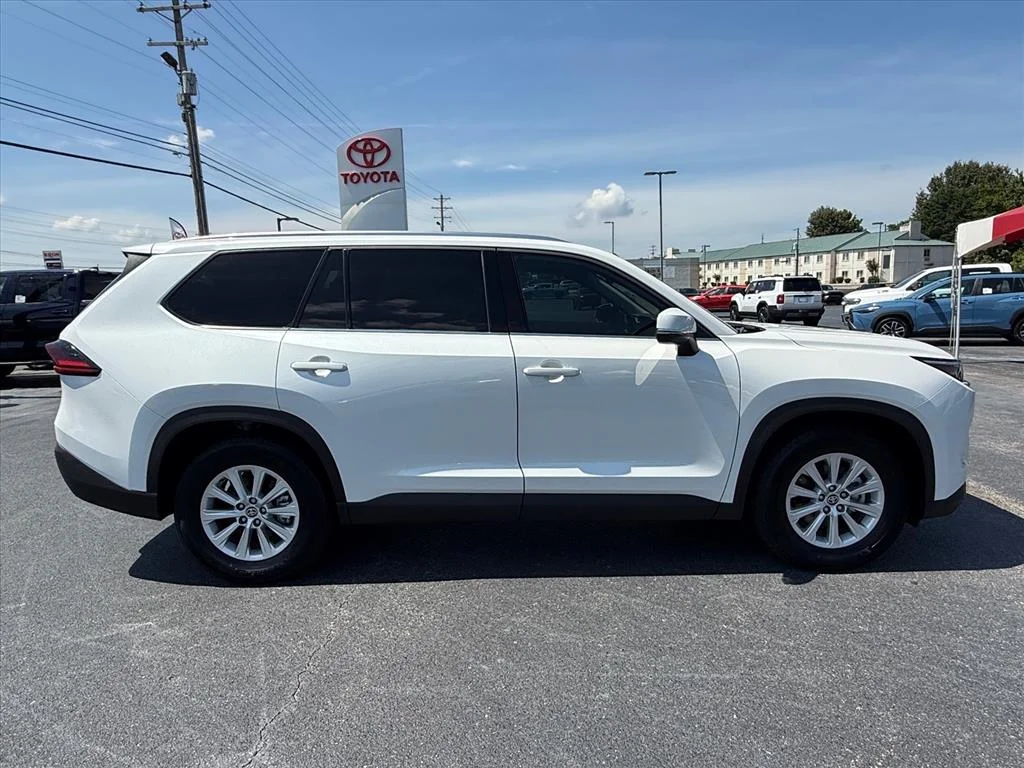 Used 2026 Pearl Toyota XLE image 8