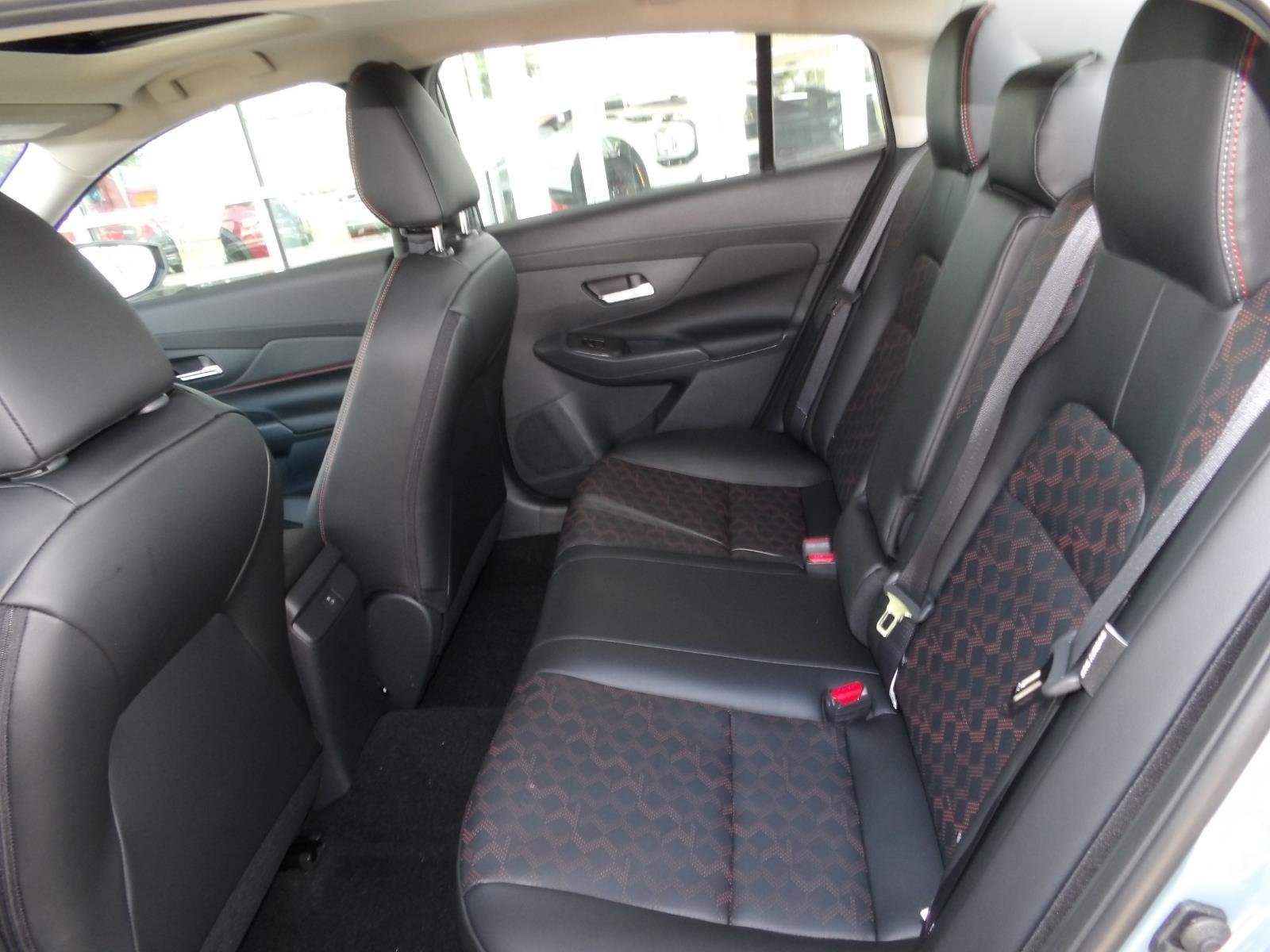 New 2026 Atlantic Gray Metallic / Super Black Two-tone Nissan SR image 17