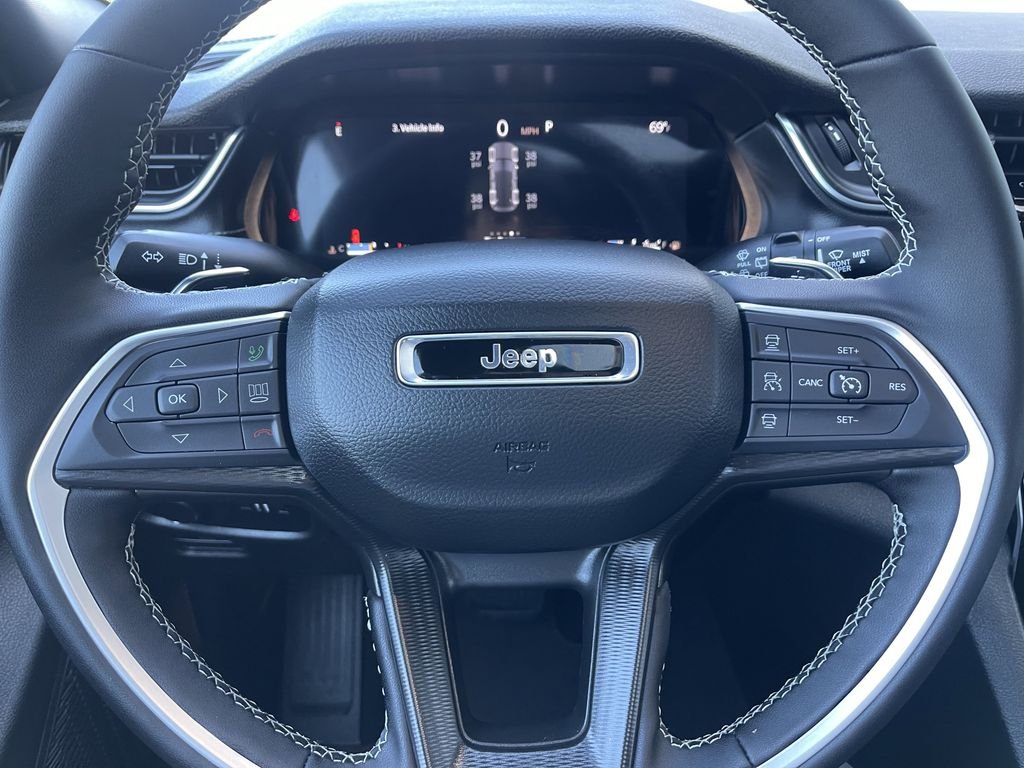 New 2026 Baltic Gray Metallic Clear-Coat Exterior Paint Jeep Laredo X image 39