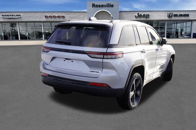 New 2025 Silver Zynith Exterior Paint Jeep Limited image 3