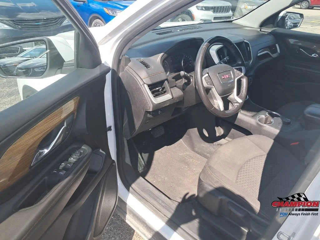 Used 2019 White GMC SLE image 11