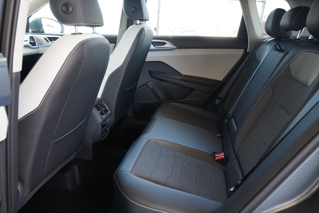 New 2026 Platinum Gray Metallic Volkswagen 1.5T SE image 7