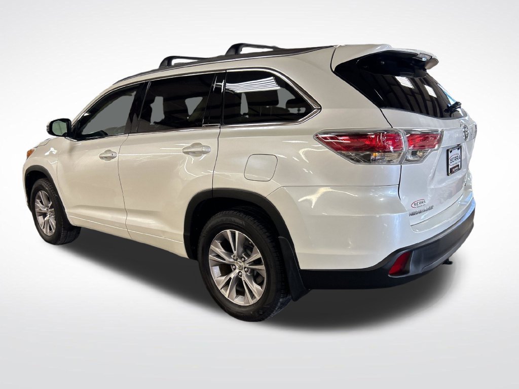 Used 2015 White Toyota XLE V6 image 3