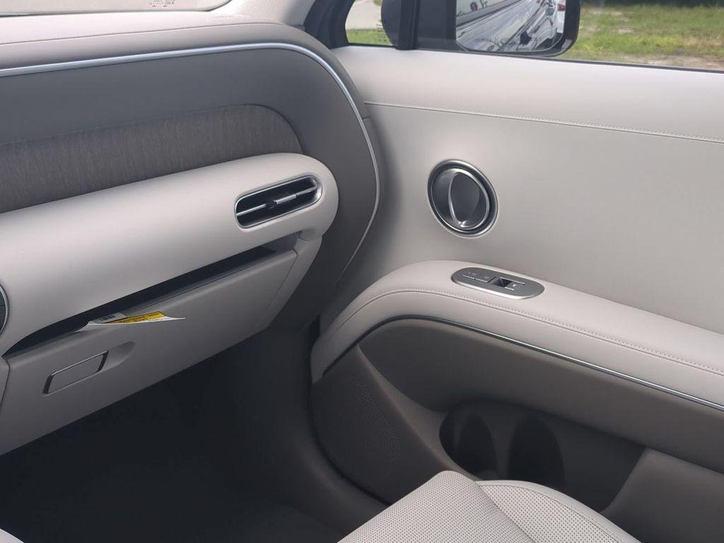 New 2027 Gray Hyundai Blue SEL 7P image 23