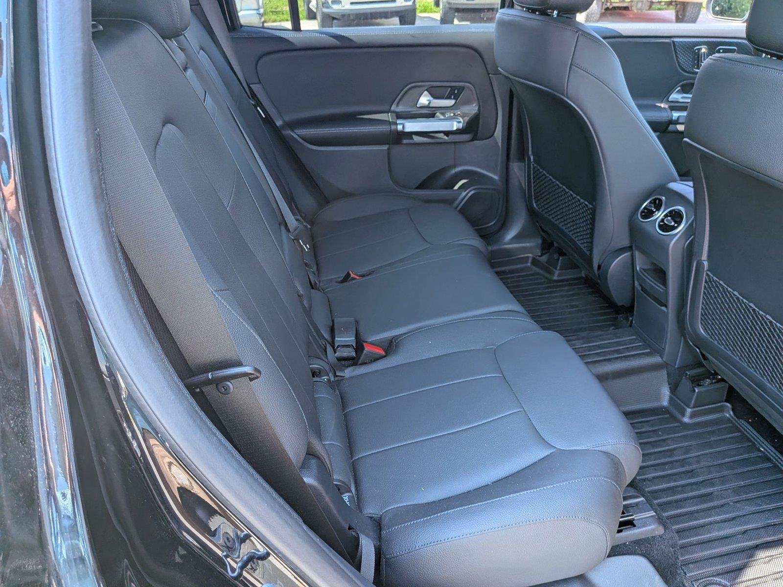 Used 2025 Night Black Mercedes-Benz GLB 250 image 33