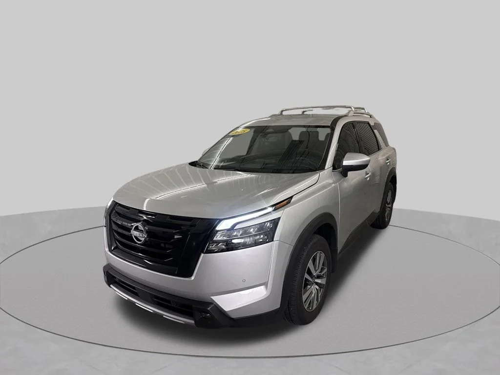 Used 2025 Brilliant Silver Metallic Nissan SL image 4