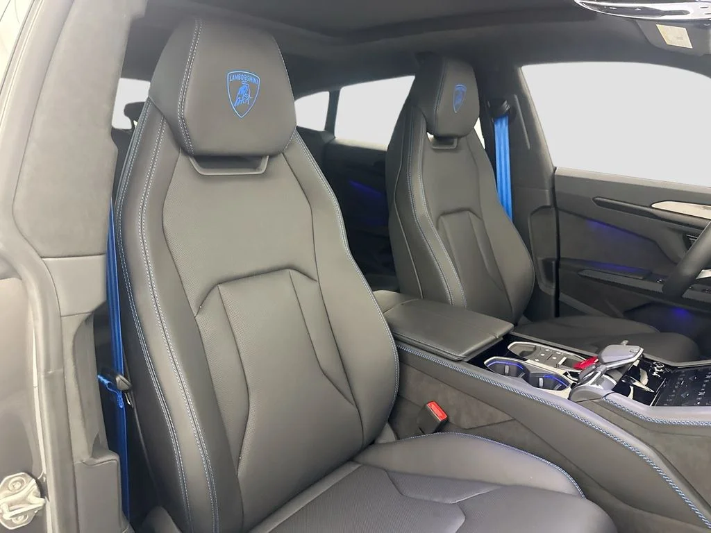 2025 Lamborghini Urus SE - Photo 31