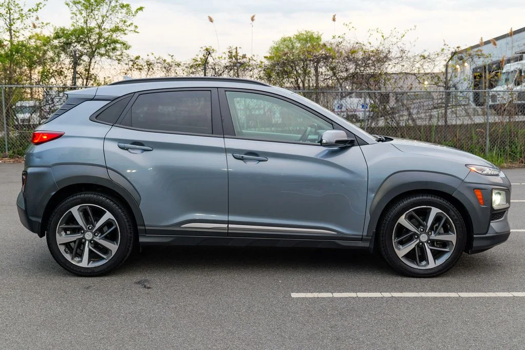 Used 2019 Sonic Silver Hyundai Limited image 8