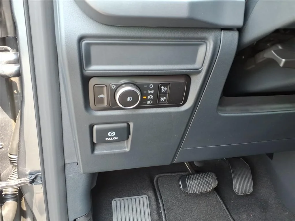 New 2026 Carbonized Gray Metallic Ford XLT image 18
