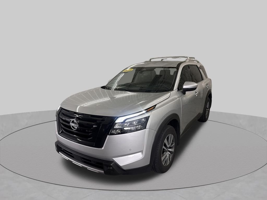 Used 2025 Brilliant Silver Metallic Nissan SL image 4