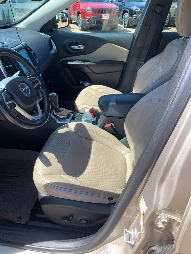 Used 2015 Beige Jeep Latitude image 30