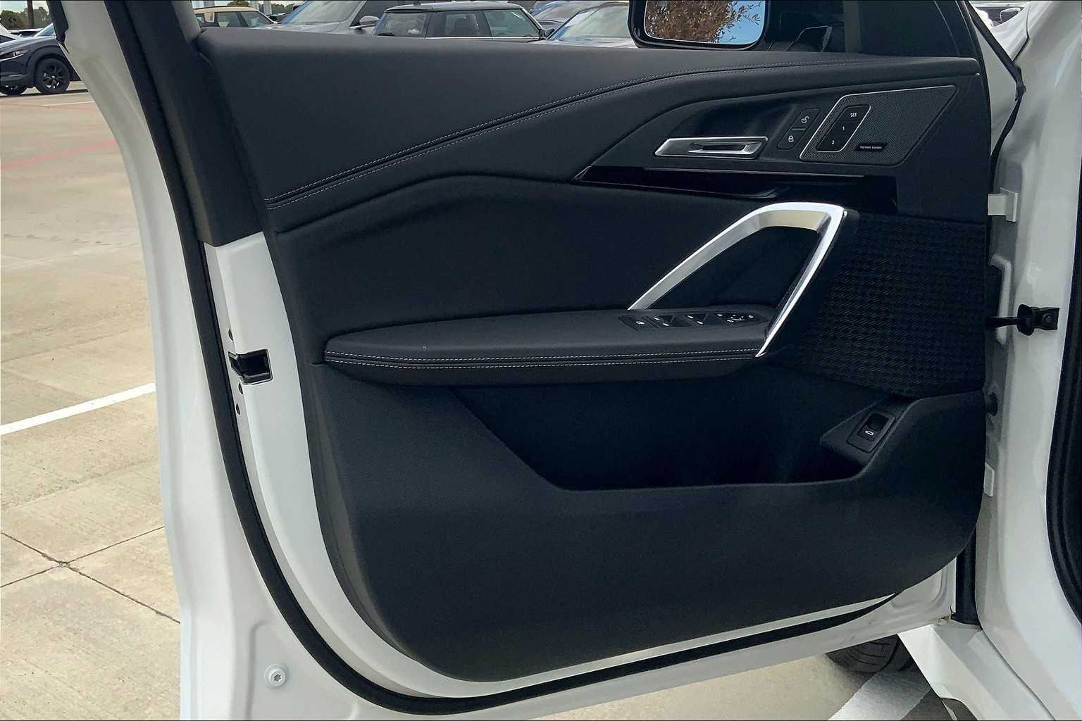 Used 2026 Alpine White BMW M35i image 10