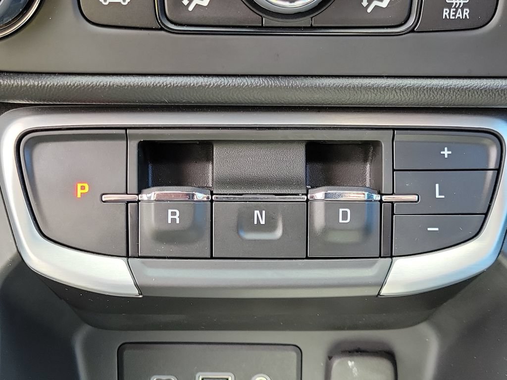Used 2022 Summit White GMC SLE image 31