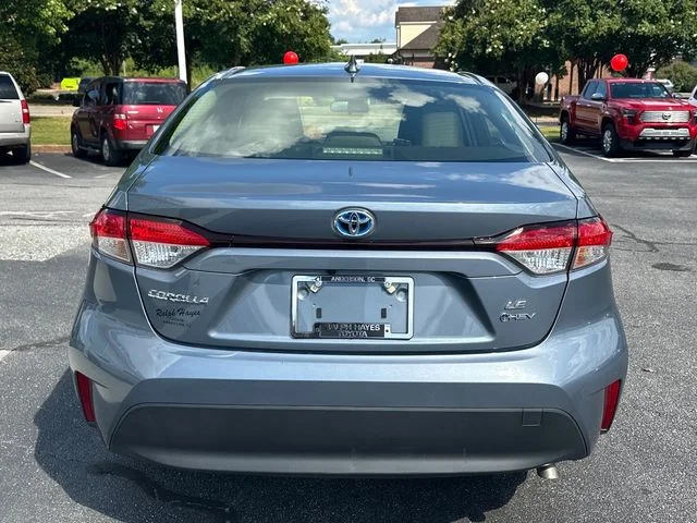 Used 2025  Toyota LE image 4