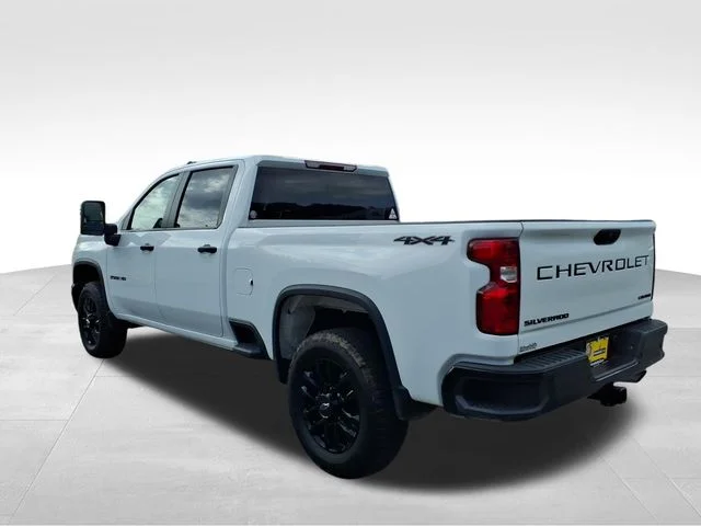 Used 2025 White Chevrolet Custom image 7