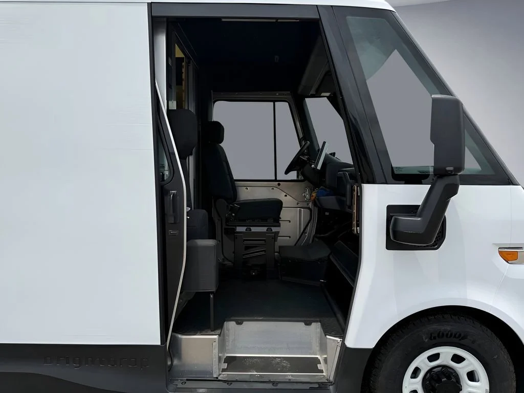 Used 2024 Oyster White BrightDrop EJY image 49