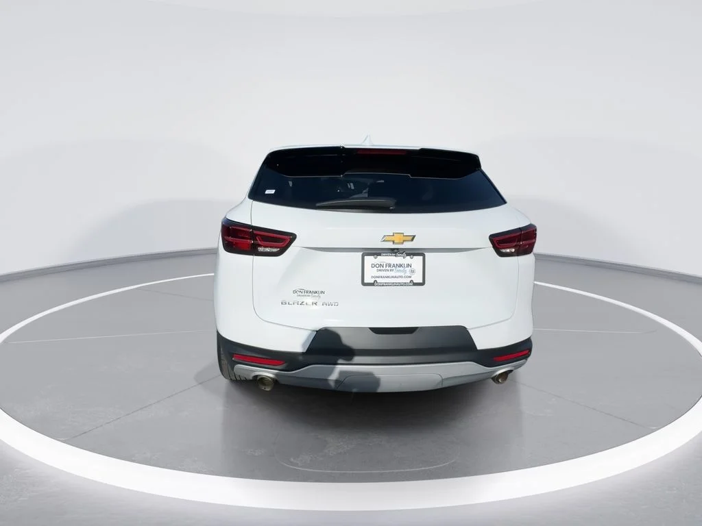 Used 2023 White Chevrolet LT image 7