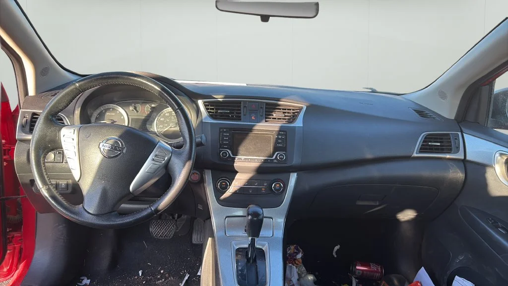 Used 2015 Red Nissan SR image 9