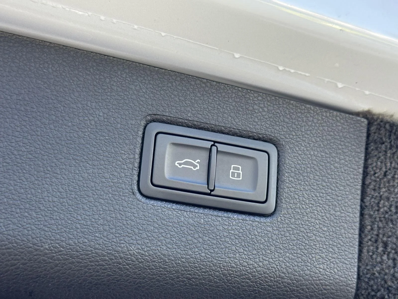 Used 2021 Ghost White Pearlescent Bentley V8 image 54