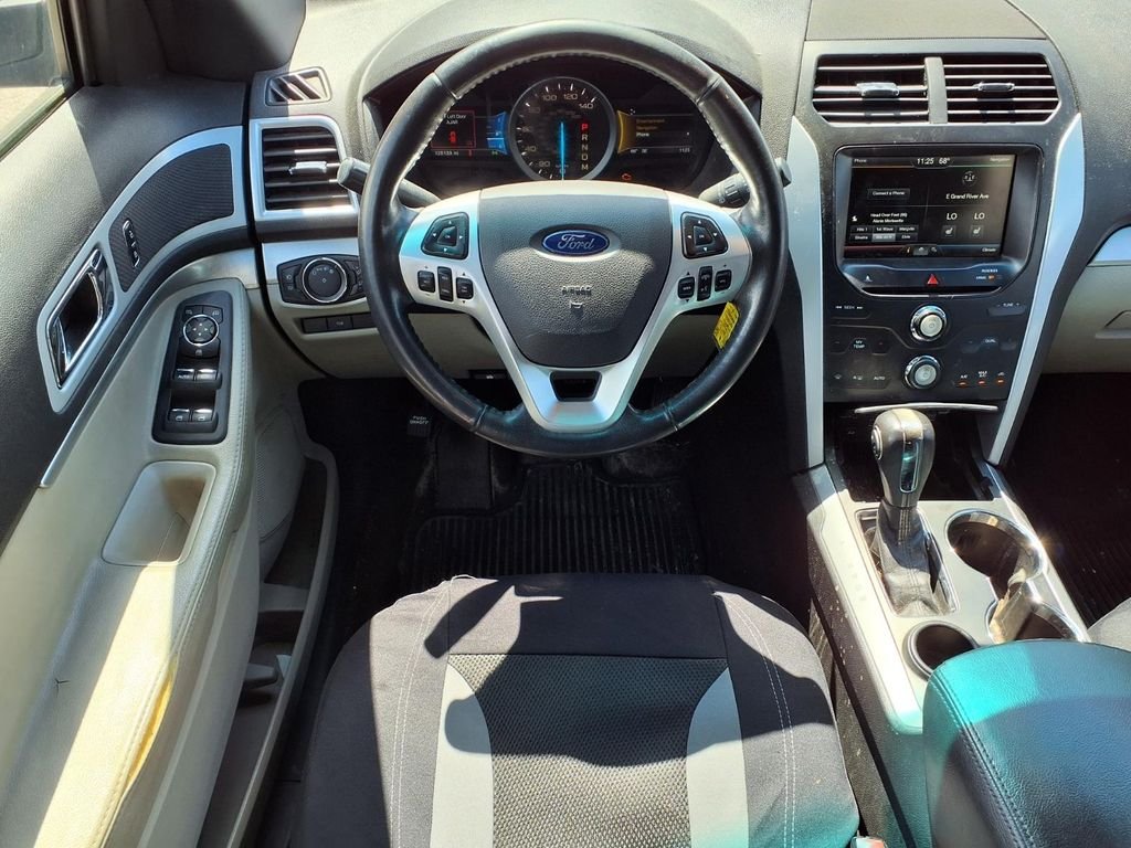 Used 2014 Gray Ford XLT image 10