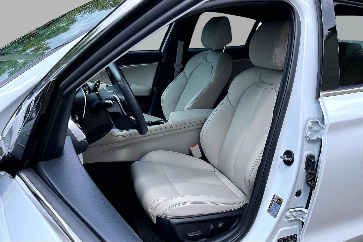 Used 2023 Alta White Genesis 2.0T image 8