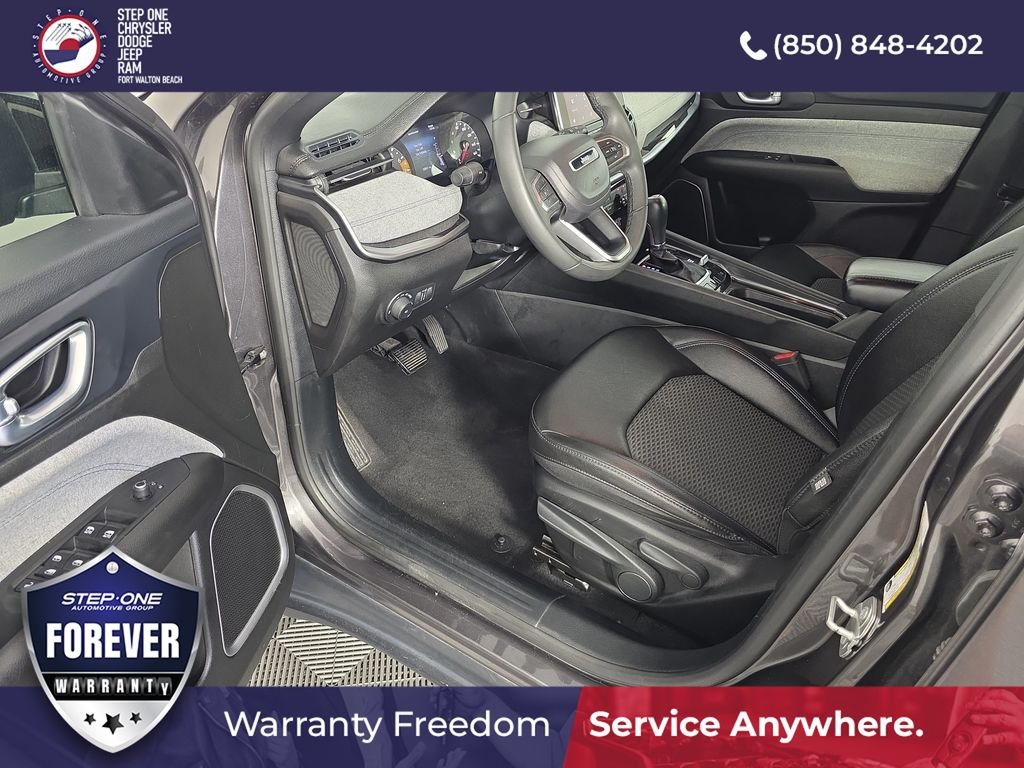 Used 2024 Gray Jeep Latitude image 10