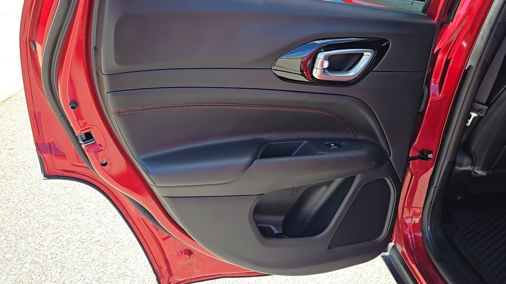 Used 2025 Red Hot Pearlcoat Jeep Trailhawk image 25