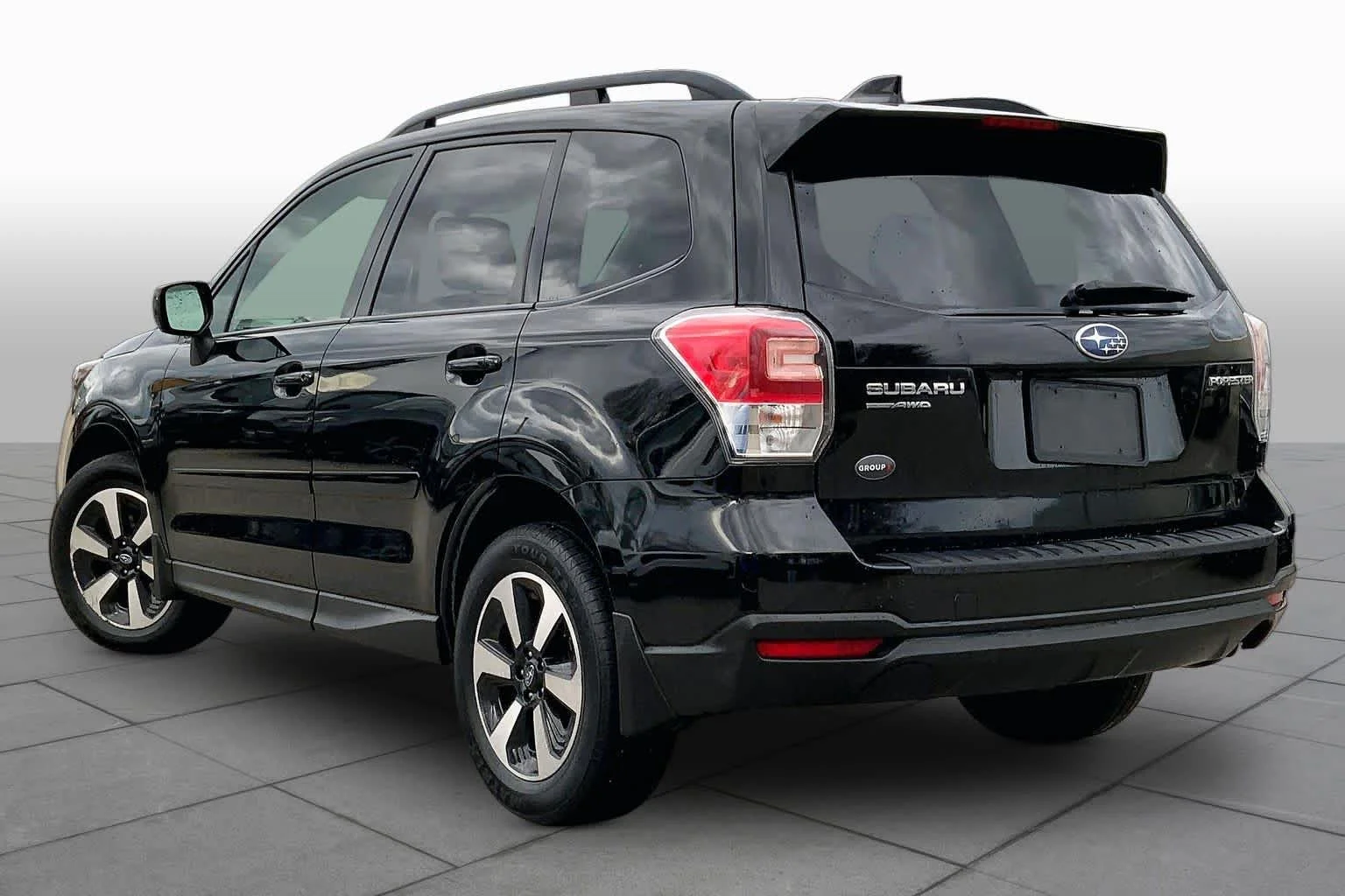 Used 2018 Crystal Black Silica Subaru Premium image 12