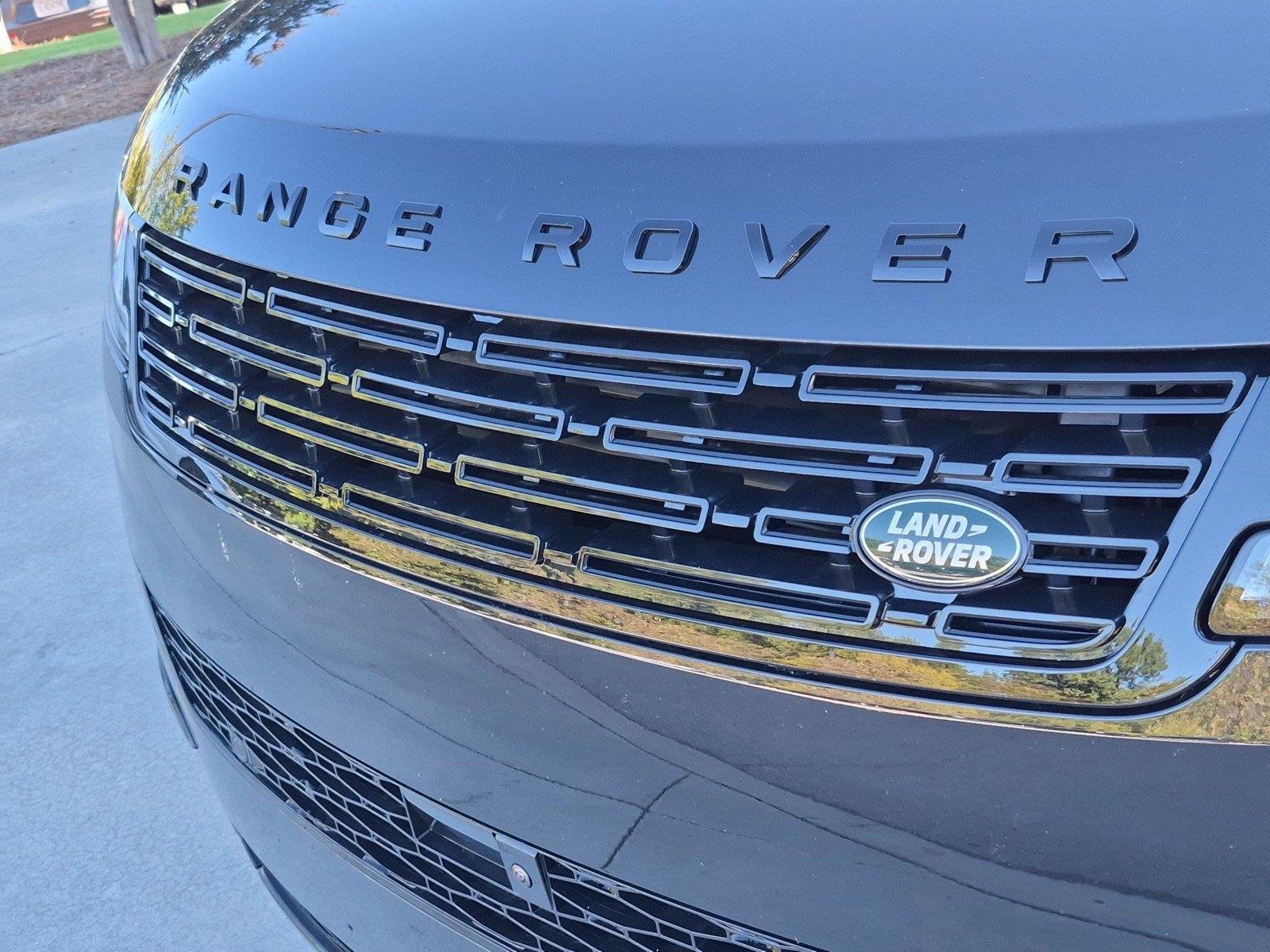 New 2027 Santorini Black Land Rover SE image 13