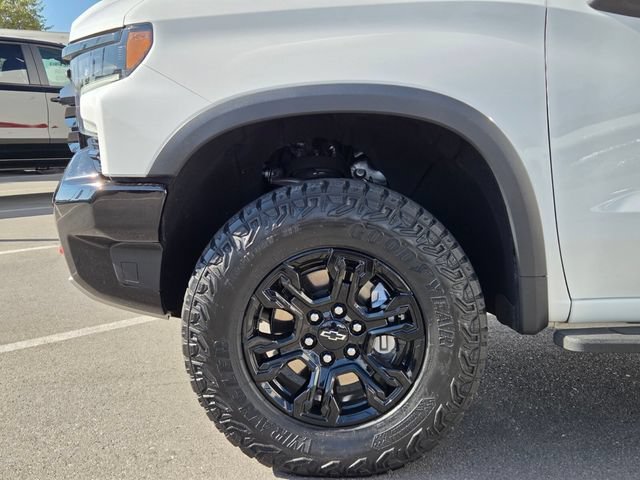 2023 Chevrolet Silverado 1500 ZR2 - Photo 9