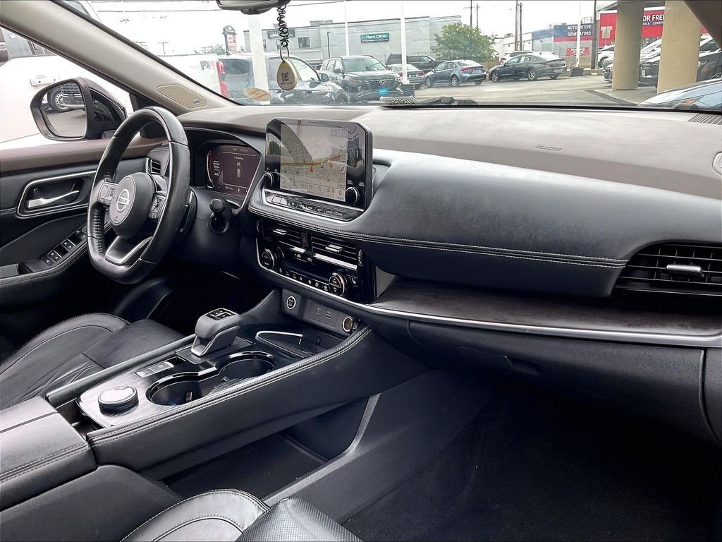 Used 2021 Blue Nissan Platinum image 14