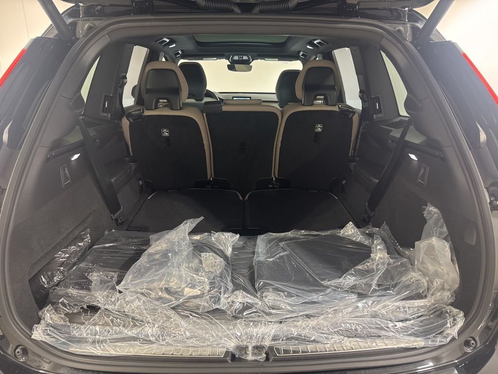 2026 Volvo XC90 Plus - Photo 31