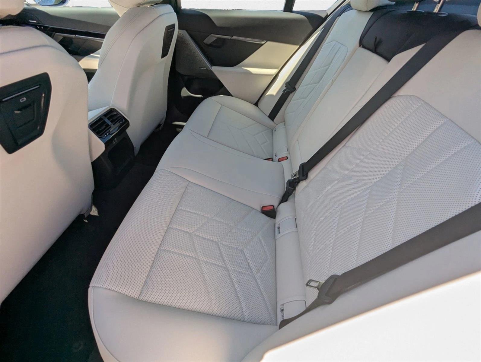 Used 2026 Oxide Grey Metallic BMW 530i image 15