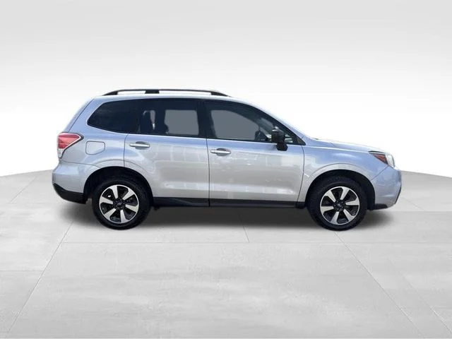 Used 2017 Silver Subaru 2.5i image 6